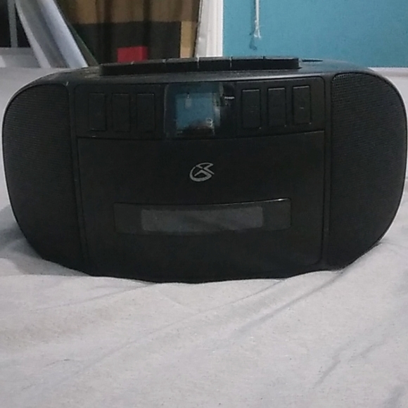 Radio - Picture 2 of 5